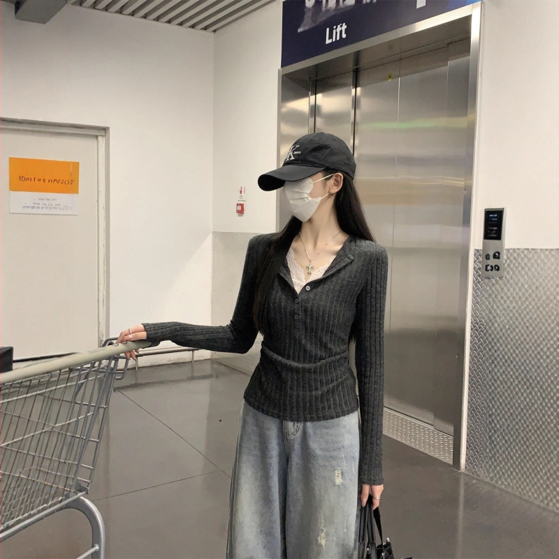 Naistele naiselik V-kaelusega pitsi lisatud triibuline top, pikkade käistega, kitsas lõige, polüester 91–99%