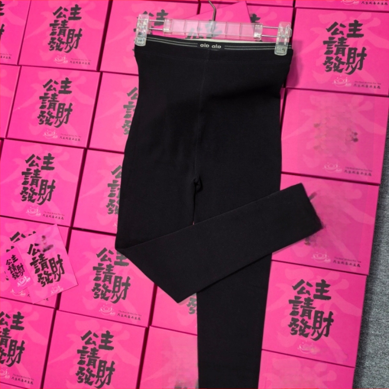 Kõrge vöökoht, õmblusteta leggingud nailonist ja spandeksist, 9/10 pikkus, tihe lõige