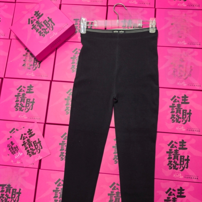 Kõrge vöökoht, õmblusteta leggingud nailonist ja spandeksist, 9/10 pikkus, tihe lõige