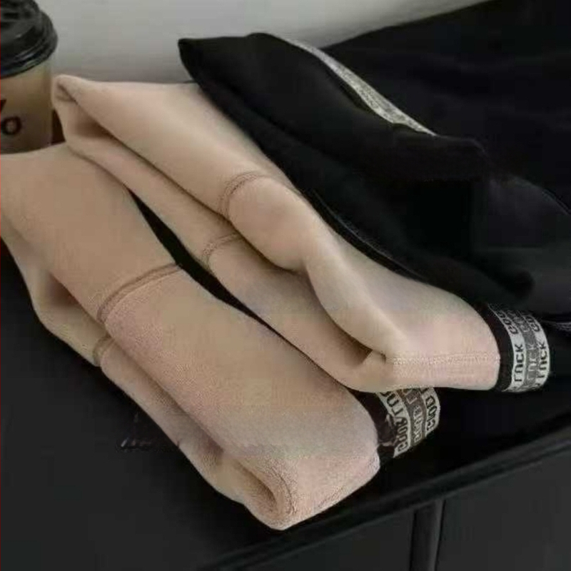 Kõrge vöökoht, õmblusteta leggingud nailonist ja spandeksist, 9/10 pikkus, tihe lõige