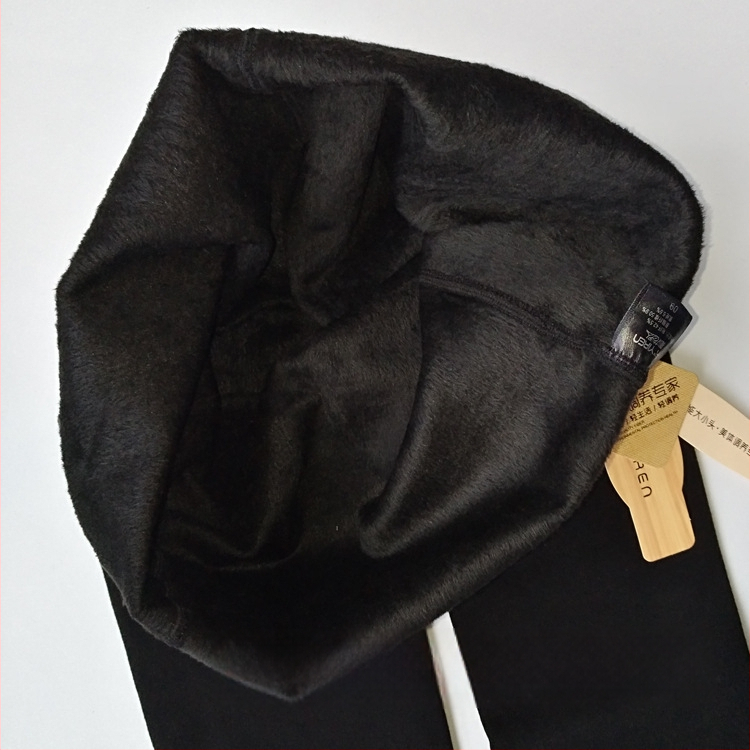 Veluuritundlike jalatsidega sukkpüksid jalgadega, kuju ja puusade tõstmine, polüestri segu 80–90%, keskmine paksus