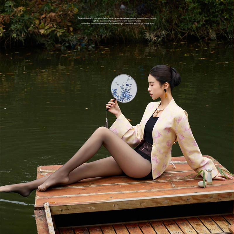 Vienos dalių nėščiųjų leginsai, nailonas–spandekso mišinys 70–80% nailono, tankūs ir šilti, aukštas elastingumas, ilgis 9/10