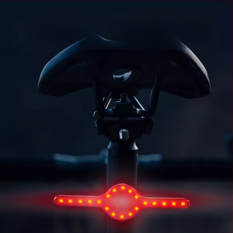 ROMARVEL velosipēda aizmugures gaisma ar attālināto vadību, LED bremžu sensoru un brīdinājuma gaismu kalnu un pilsētas velosipēdiem
