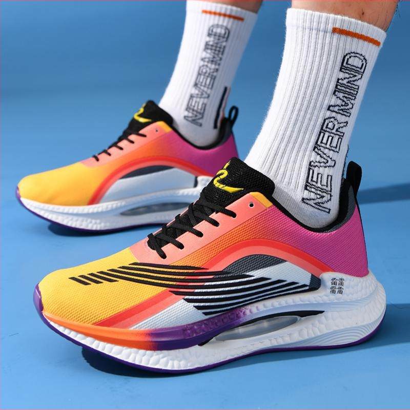 Vyriški bėgimo batai - kvėpuojantys, lengvi, viršutinė dalis iš audinio, vidinis tinklinis įdėklas, gumos padas