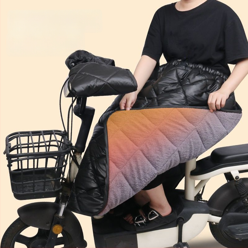 Vėjo atspari kelio skiautė elektriniam dviraliui; plastikinė konstrukcija, atspari vandeniui, galimybė logotipą spausdinti