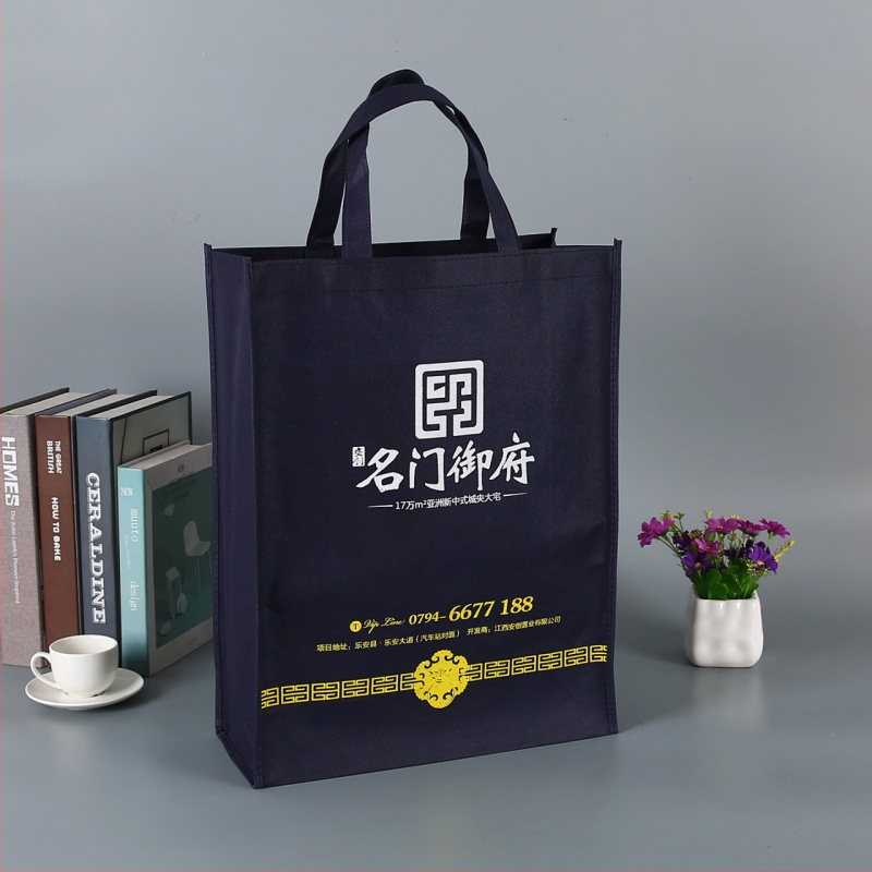 Geantă tote din material nețesut, cusută la mașină, finisaj laminat, în stoc, cu logo personalizat