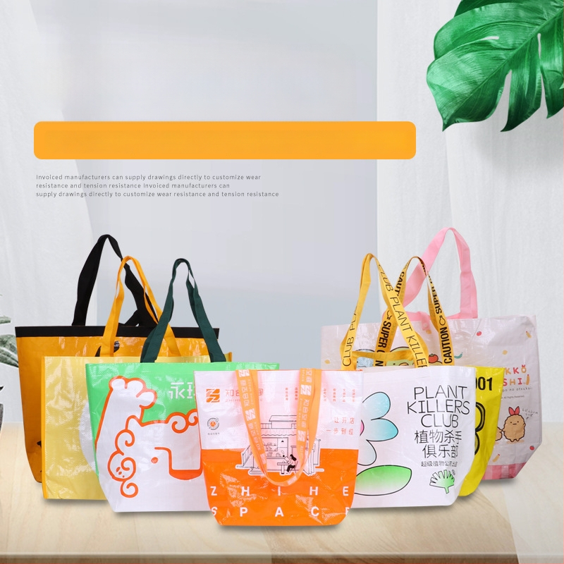 Rokas darināta soma ar logotipa druku un laminētu PP, bieza kuģa formas plastmasas soma ar čūsku ādas tekstūru uzglabāšanai un apģērbu iepakojumam, pielāgojama biezums