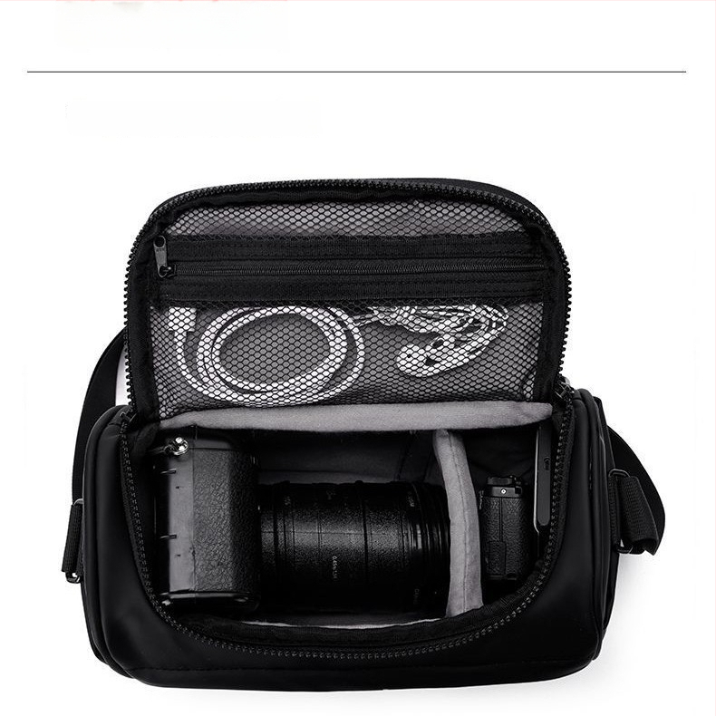 Fotoaparato krepšys – atsparus vandeniui, atsparus dilimui, sumažina apkrovą; PU medžiaga; tinka DSLR ir be veidrodinės kameros; pečių krepšys kelionėms; išlenkta peties juosta; vasara 2025