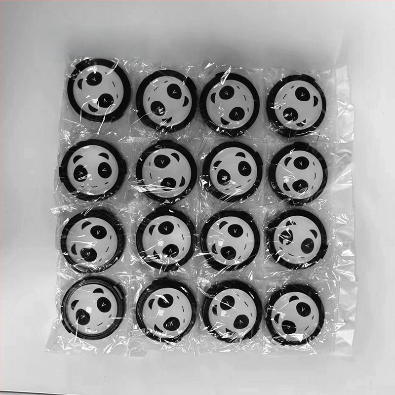 Objektyvo gaubtas su Panda dizainu – Cartoon Panda Lens Cover, suderinamas su Canon EOS R5/R6/R7/R10 ir 200D, bajoneto dydžiai 43/46/49/52/55/62/67/72/77