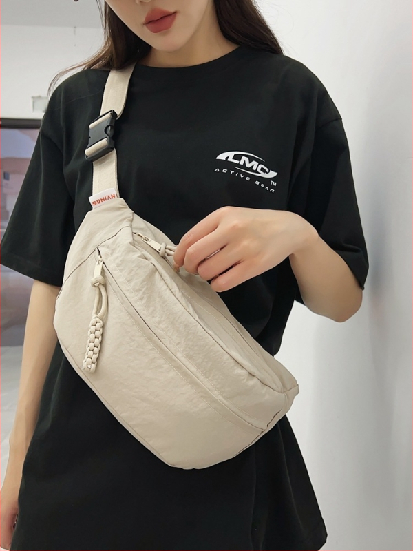 Nailona Crossbody soma – neilona iekšējā odere, rāvējslēdzēja atvērums, telefona kabata, trīsdimensiju ārējais dizains