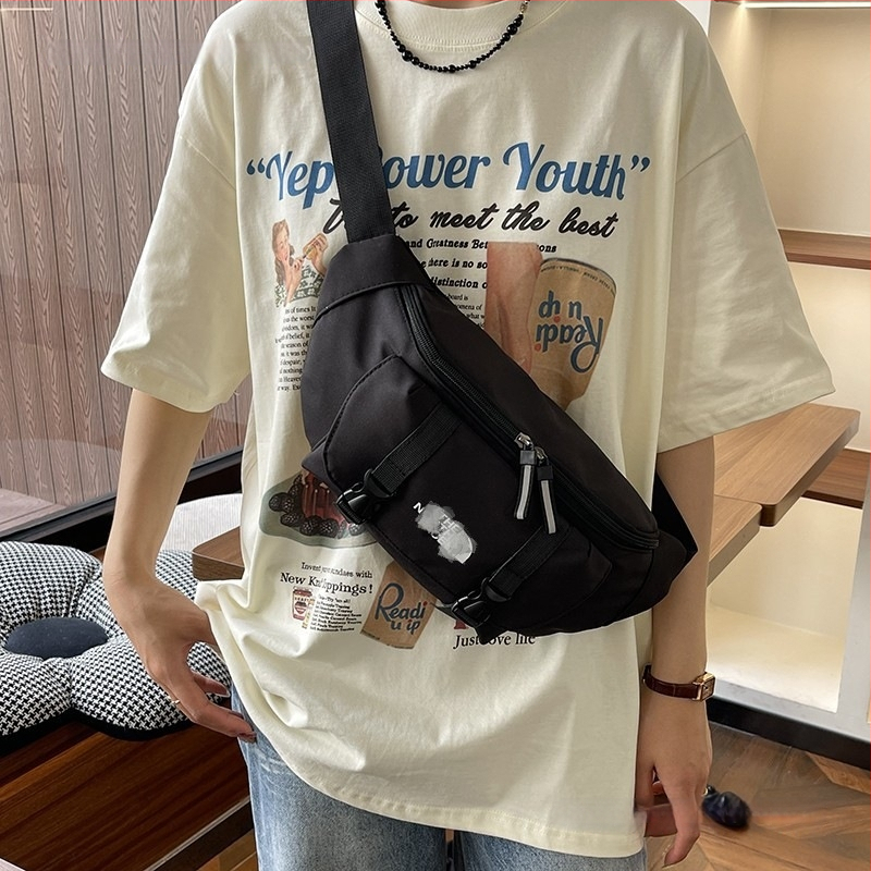 Krūšu soma ar vāku, neilons, aizslēgs, slēpta rāvējslēdzēja kabata, pilsētas vienkāršība