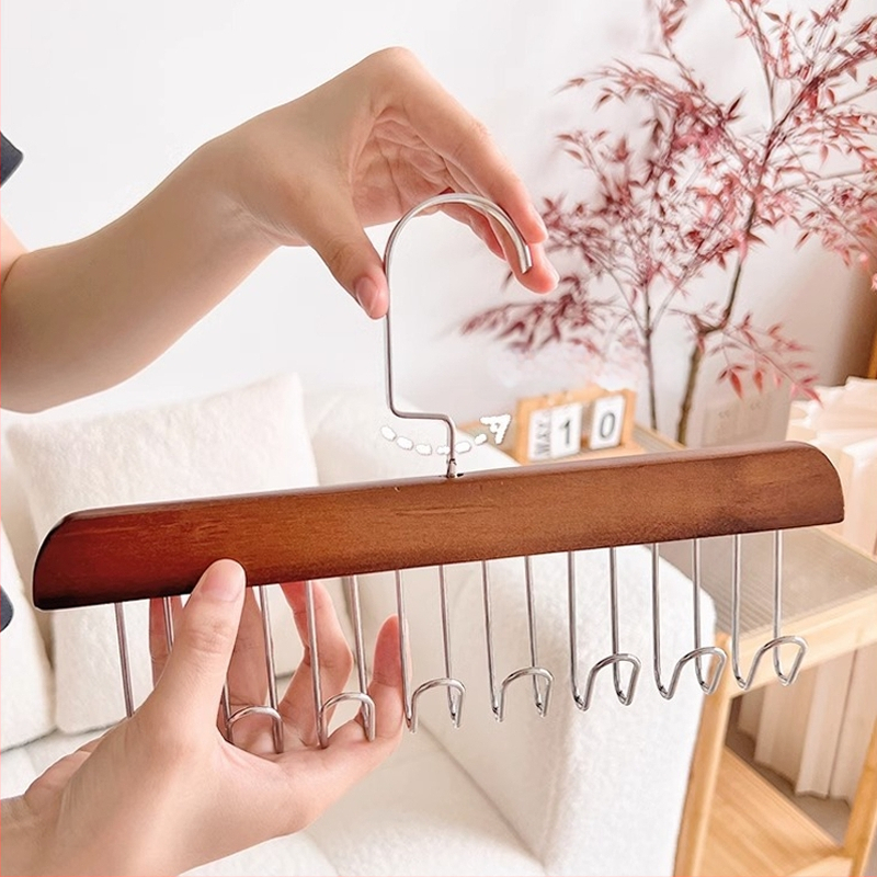 Medinis pakabų laikiklis su aštuoniais kabliukais drabužiams, kelnytėms ir kaklaraišiams; 1 dėžutė, 200 vnt.