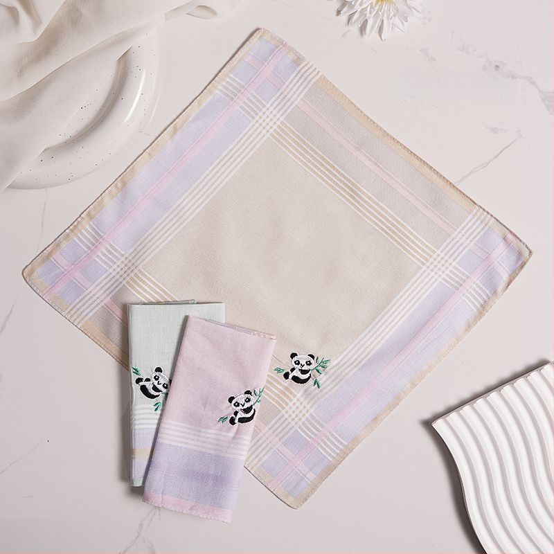 Sieviešu kabatas kvadrāts ar izšuvumu panda (Unique; Pieaugušie; Sakausējums; Pavasaris 2025)