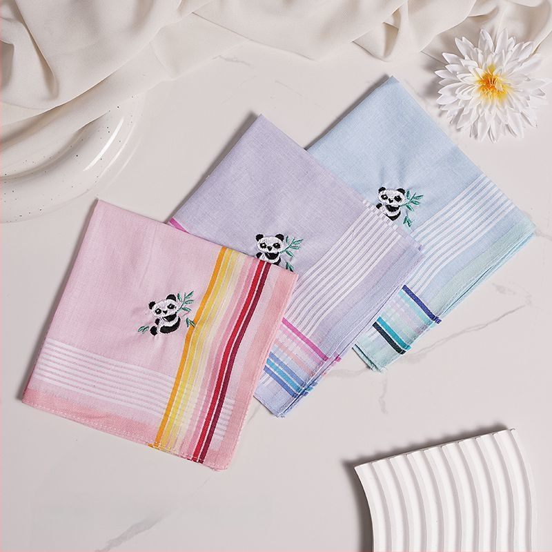 Sieviešu kabatas kvadrāts ar izšuvumu panda (Unique; Pieaugušie; Sakausējums; Pavasaris 2025)