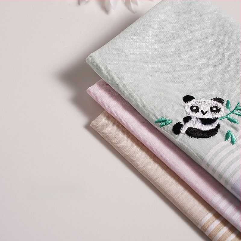 Sieviešu kabatas kvadrāts ar izšuvumu panda (Unique; Pieaugušie; Sakausējums; Pavasaris 2025)