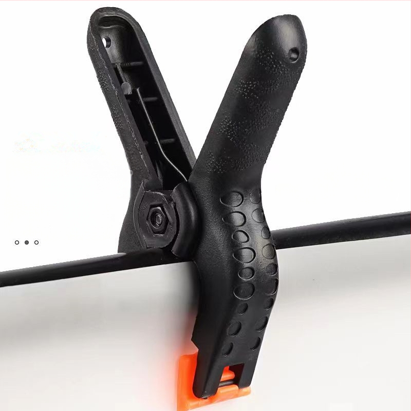 Fotografijos klipsas studijos fonui – PVC, universalus fonams ir difuziniam popieriui, 4 vnt., svoris 0,2 kg