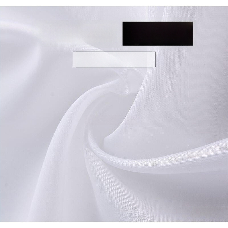 Poliesterinis baltas fono studijinei fotografijai – permatomas audinio fonas su drugelių motyvu