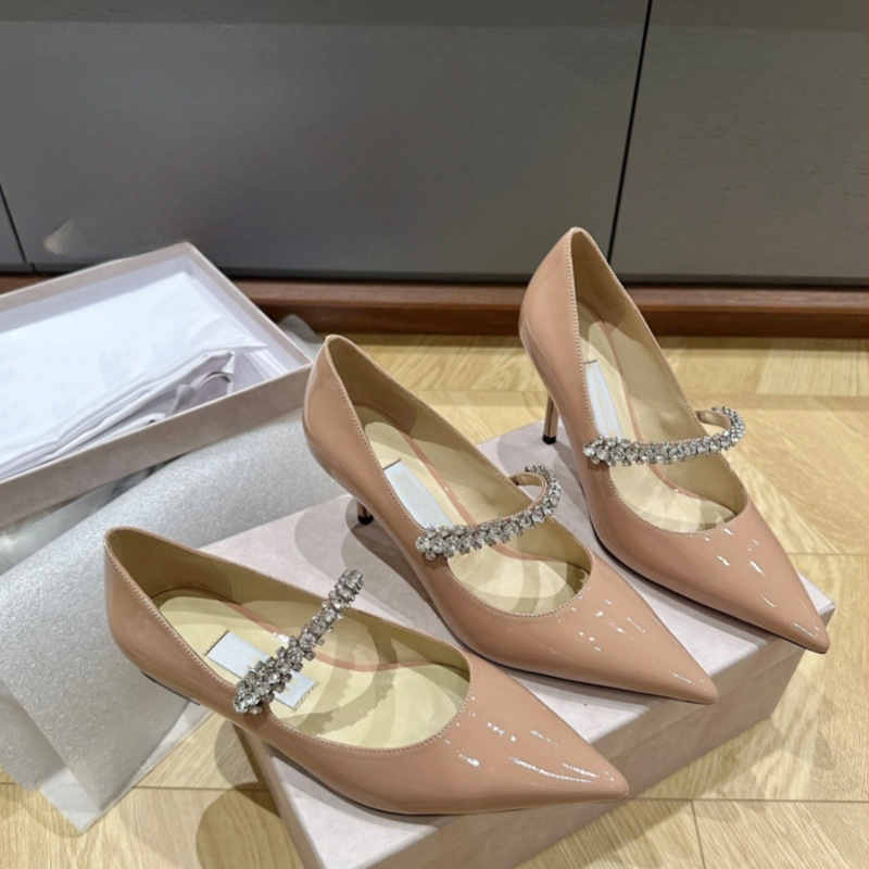 Moterų aukštakulniai su smailiu nosimi, patentuota oda, vienos juostelės dirželis, rhinestones priekyje, storas kulnas, 3-6 cm