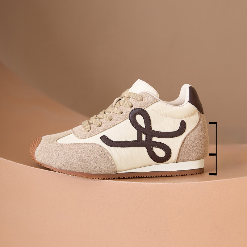 Sieviešu augstuma palielināšanas treniņzābaki ar retro dizainu, slīpa zole, fleece iekšējais oderējums, elpojoša tīkla iekšējā daļa, izturīga gumijas zole, šņorēšana