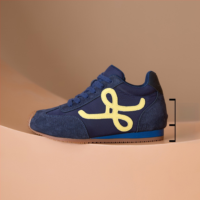 Sieviešu augstuma palielināšanas treniņzābaki ar retro dizainu, slīpa zole, fleece iekšējais oderējums, elpojoša tīkla iekšējā daļa, izturīga gumijas zole, šņorēšana