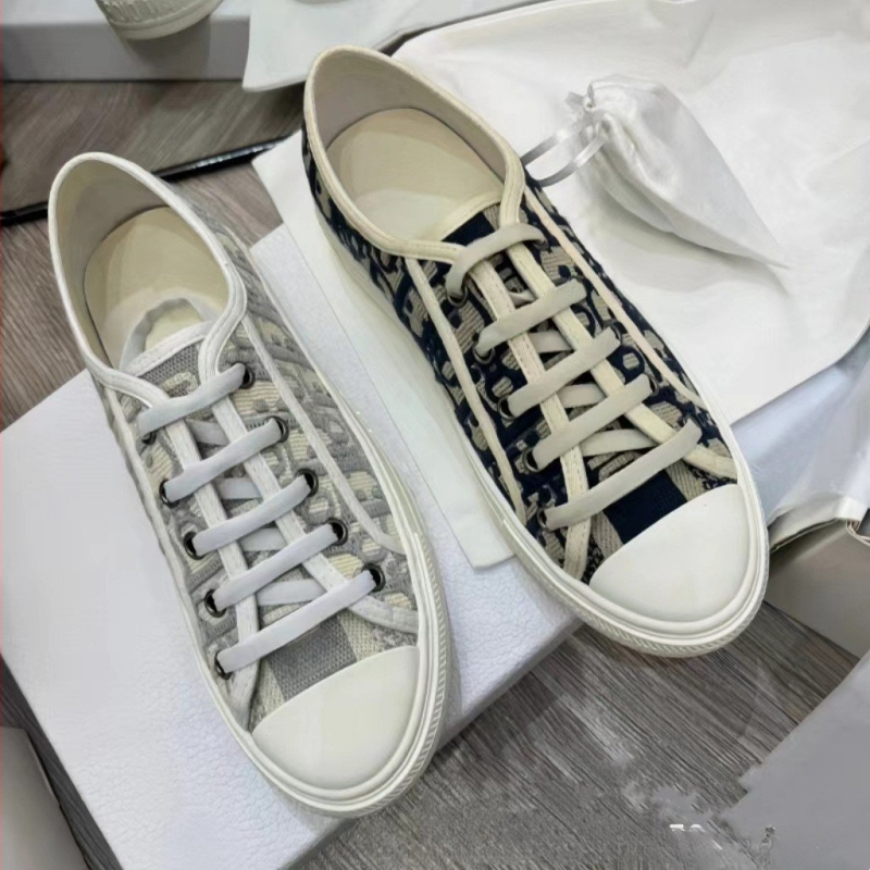 Siuvinėti drobės bateliai, žemas viršus, raišteliai, kvėpuojantys, guma padas