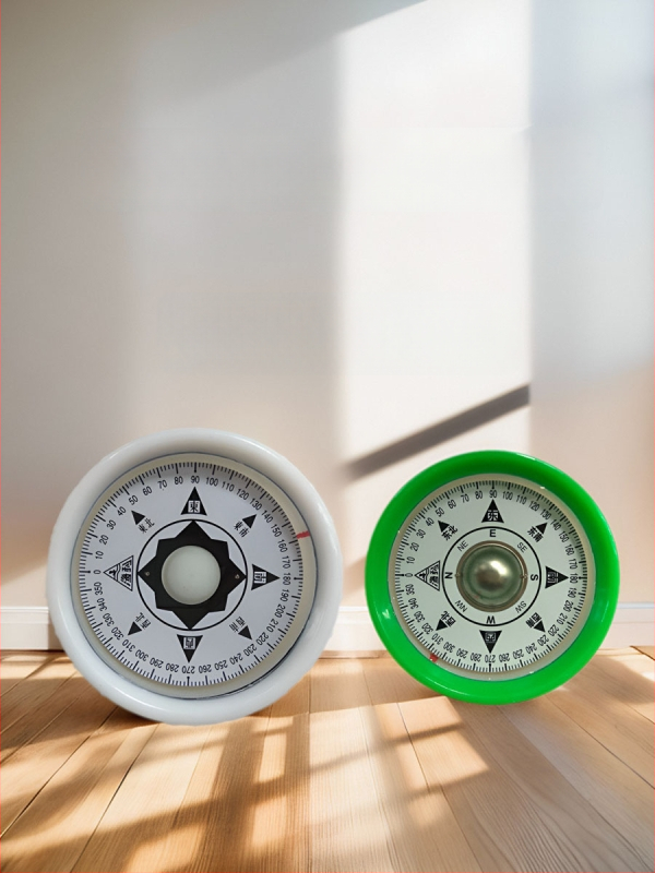 Jūras magnētiskais kompass ar triecienizturīgu korpusu, ūdensizturīgs, elektriski apgaismots