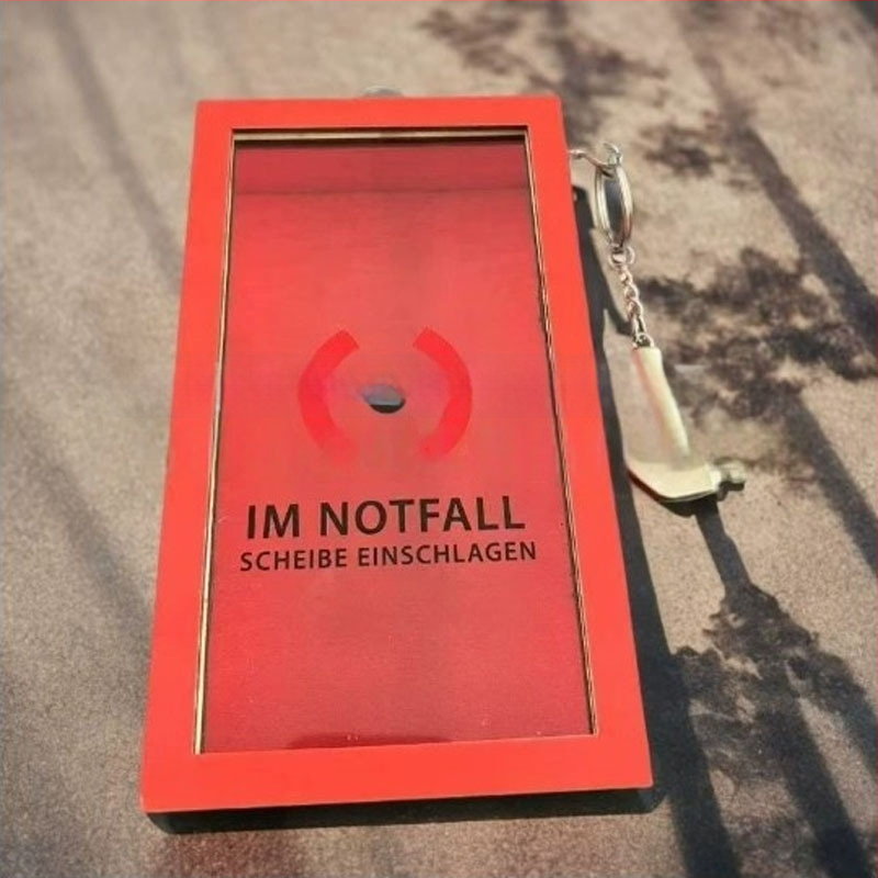 Ξύλινο διακοσμητικό με θήκη έκτακτης ανάγκης και σφυρί, κωδικός A004, μάρκα Xin meng, χαρακτική, εκτύπωση με μελάνι, 145 g