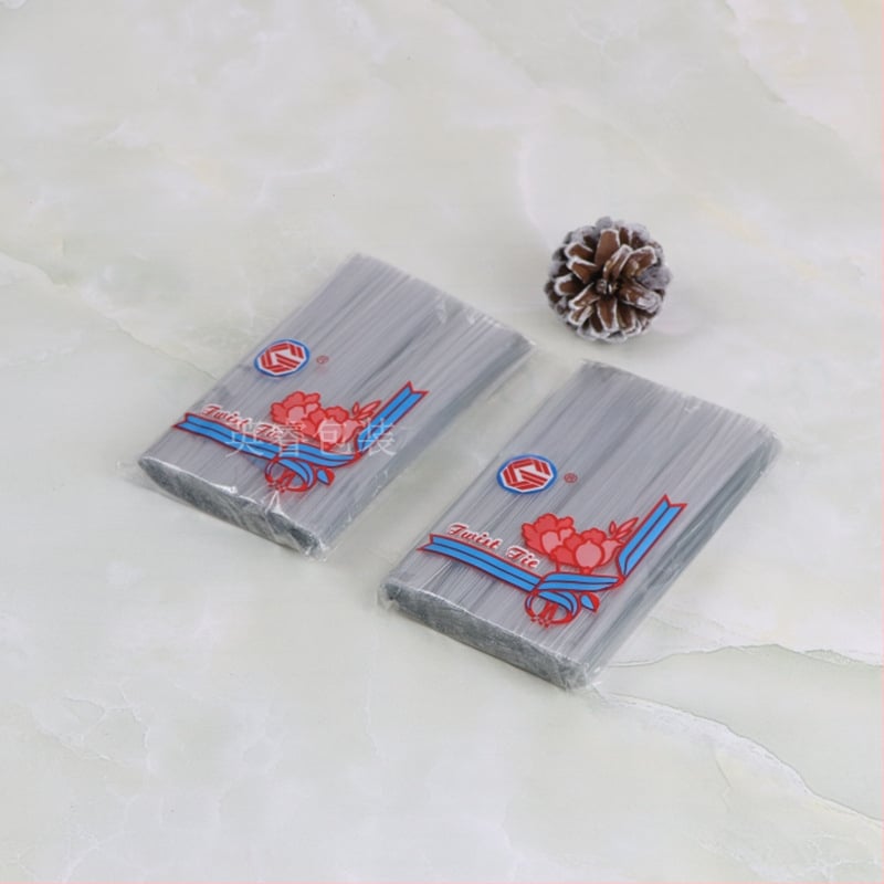 Ekoloģiski draudzīgs caurspīdīgs saitīgais vads pārtikas iepakojumam un DIY ziedu projektiem; Materiāls: caurspīdīgs kompozītm filmas pārklāts galvanizēts vads; Izmēri: 4x250; Biezums: 0,4; Privāta zīmola pieejama