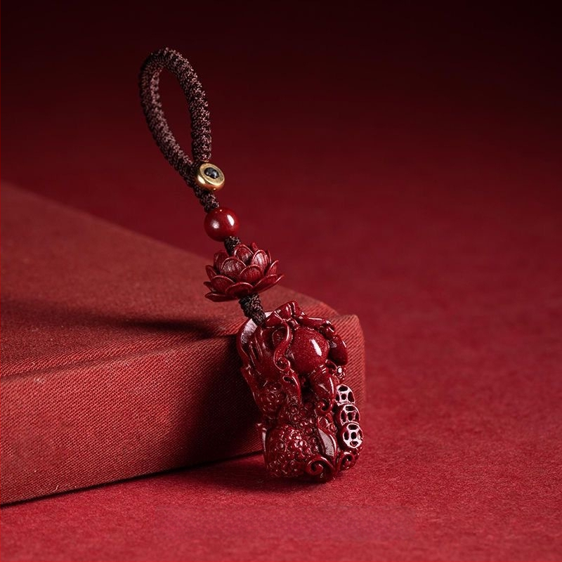 Cinabaro vėrinys su Pixiu, viduramžių stilius, literatūrinis retro