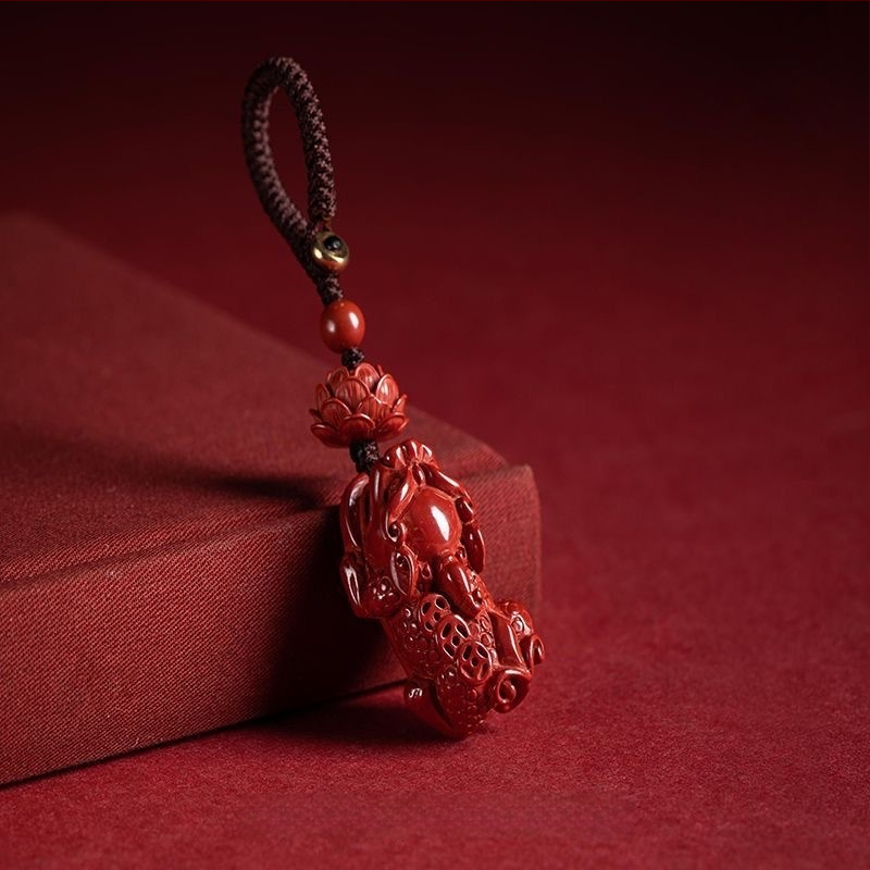 Cinabaro vėrinys su Pixiu, viduramžių stilius, literatūrinis retro