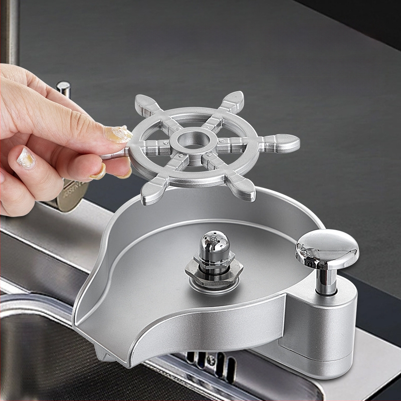 Δύο-σε-ένα πλυντήριο ποτηριών και δοσομετρητής σαπουνιού για μπαρ, Χειροκίνητη πίεση, Μοντέρνος και μινιμαλιστικός σχεδιασμός, Υλικά: Χαλκός, Ανοξείδωτος χάλυβας, Πλαστικό; Βάρος 1 kg; Επιφάνεια: Ηλεκτροπλατίωση