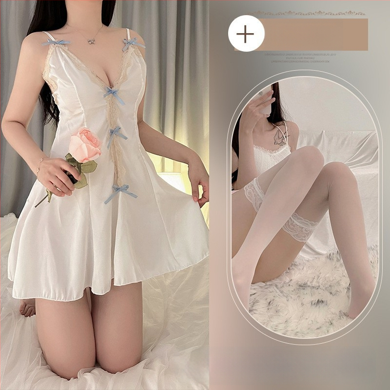 Csipkés nylon hálóruha, bodyszerű kialakítással és kivágott dekoltázssal