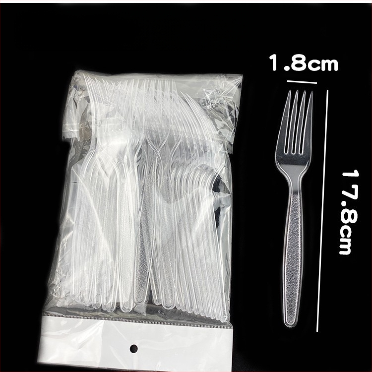 Vienkartinis plastmasinių stalo įrankių rinkinys vakarietiško stiliaus su ilga rankena: peilis, šakutė ir šaukštas; mikrobangų krosnelėms tinkamas.