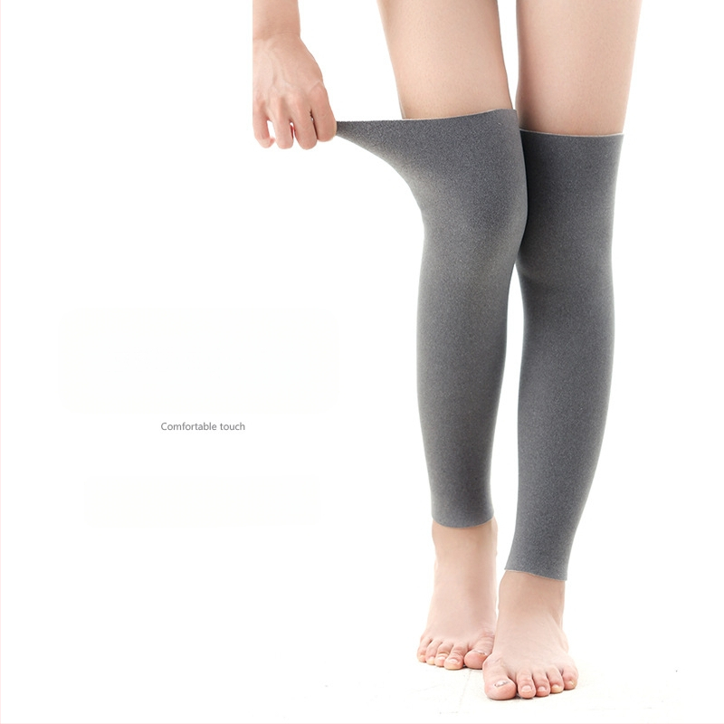 Suaugusiųjų blauzdos apsauga – tankesnė, išklota flisu, blauzdos apsauga nuo šalčio ir sąnarių skausmo, tinka bėgimui, dviračių sportui ir fitnesui