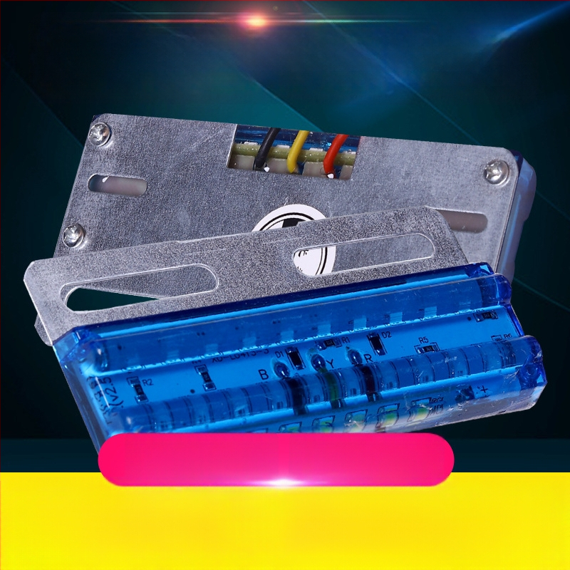 Krovininio automobilio šoninė LED lemputė – itin plona, suderinama su furgonais