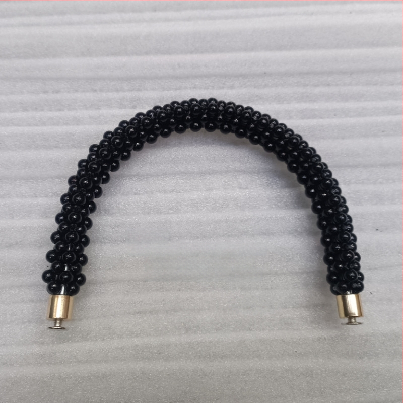 Αποσπώμενο πλεκτό λουράκι τσάντας από μαργαριτάρια σε σχήμα U — Hiro Mori, υλικό: χάντρες, άνοιξη 2024, λειτουργία: μείωση βάρους