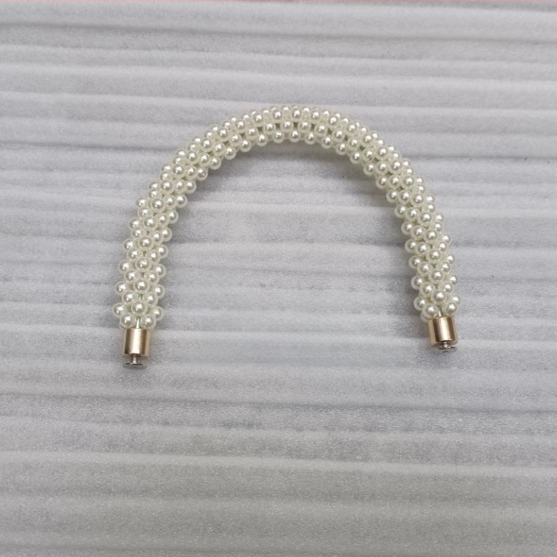 Αποσπώμενο πλεκτό λουράκι τσάντας από μαργαριτάρια σε σχήμα U — Hiro Mori, υλικό: χάντρες, άνοιξη 2024, λειτουργία: μείωση βάρους