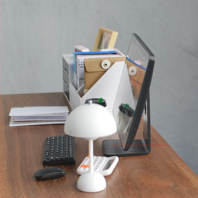 Calculator desktop miniatural pentru casă de păpuși, cu tastatură și mouse – model static din plastic, recuzită pentru păpuși, vârsta 15–35