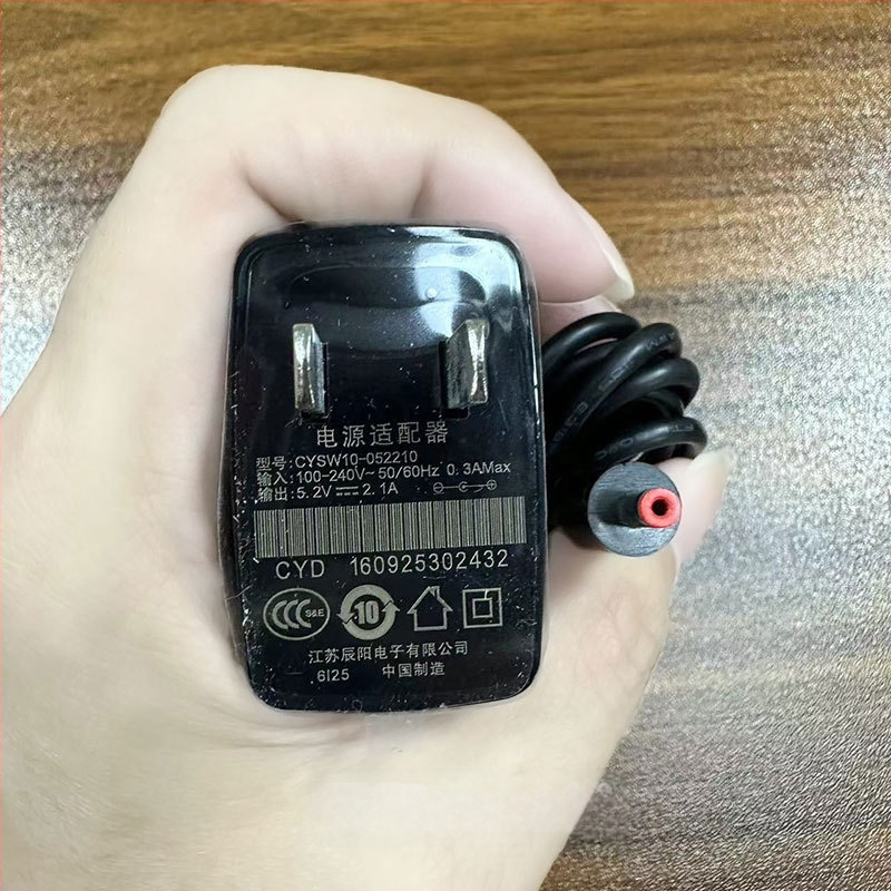 Magic Box strāvas adapters 5.2V 2.1A – modelis CYSW10-052210, Ieeja 100-240V, Izeja 5.2V