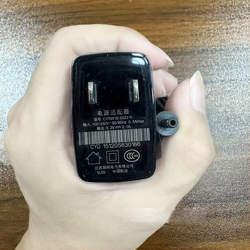 Magic Box strāvas adapters 5.2V 2.1A – modelis CYSW10-052210, Ieeja 100-240V, Izeja 5.2V