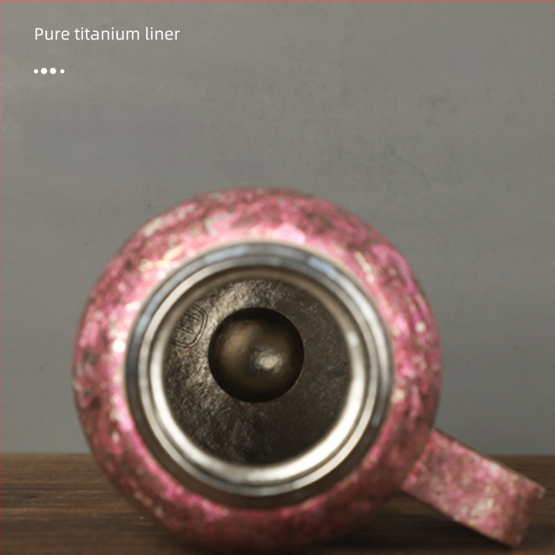 Titánból készült izolált termosz fogantyúval, nagy kapacitás, 6-12 órás szigetelés