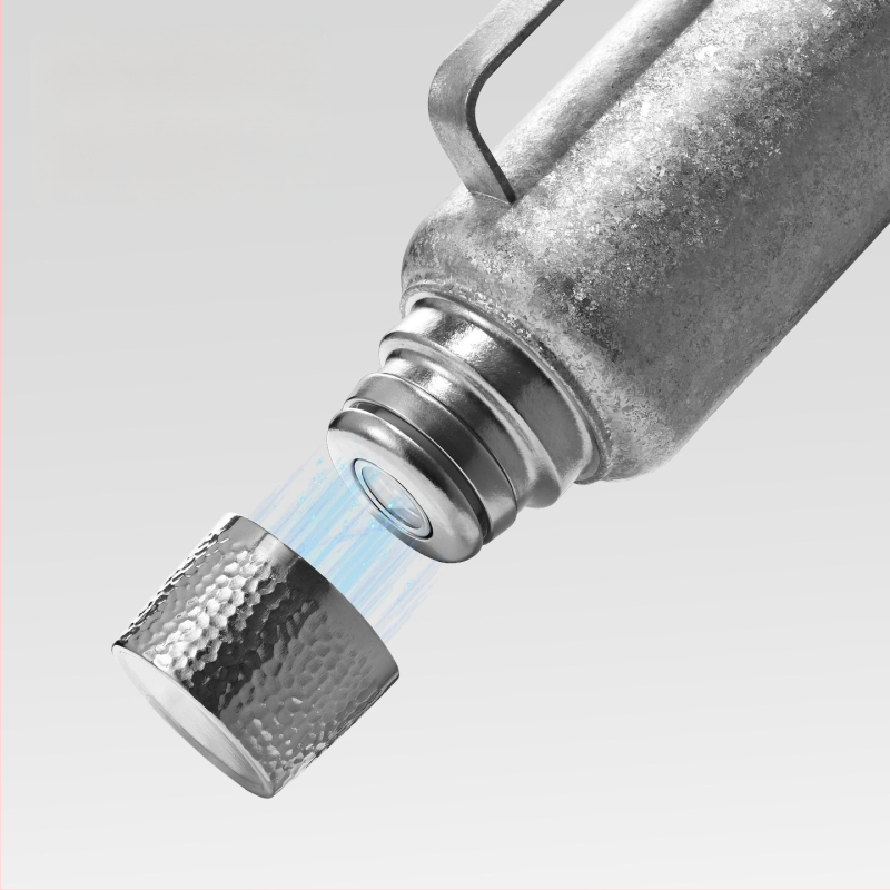 Tiszta titán termosz vákuum-szigeteltséggel, mechanikus hőmérővel, tea rekesszel és pop-up fedéllel.