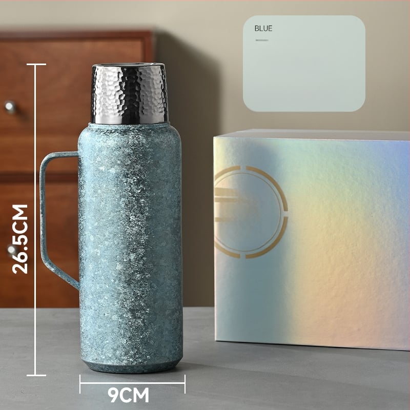 Tiszta titán termosz vákuum-szigeteltséggel, mechanikus hőmérővel, tea rekesszel és pop-up fedéllel.