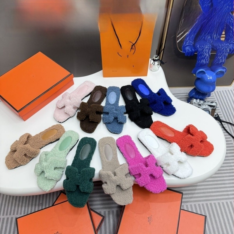 Moteriškos namų šlepetės su mikropluošto odos viršutine dalimi, dirbtinės odos pamušalu, gumine pada, kasdienis stilius