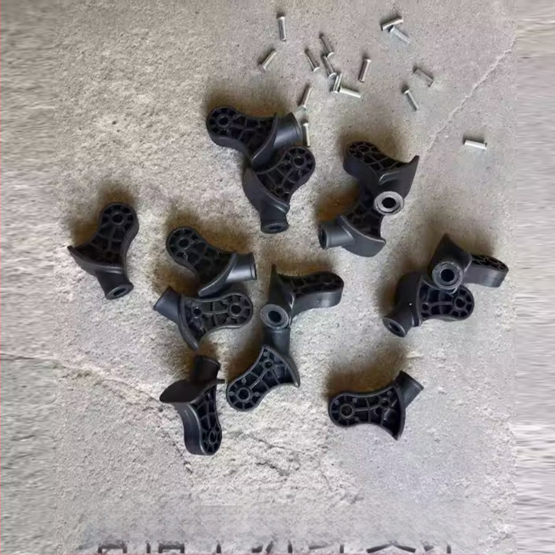 Универсално резервно колело за багаж — износоустойчиво, пластмасово, сваляемо (пролет 2025, урбан стил)