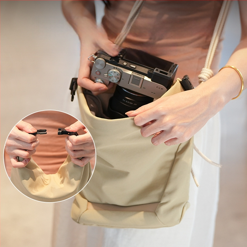 Pečių krepšys fotoaparatui su paminkštintu vidiniu įdėklu, suderinama su Fuji X-T5/X-S20, Canon mirrorless ir Sony ZV-E10 — miesto minimalistinis fotografijos krepšys
