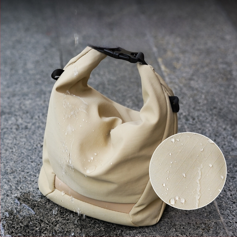 Pečių krepšys fotoaparatui su paminkštintu vidiniu įdėklu, suderinama su Fuji X-T5/X-S20, Canon mirrorless ir Sony ZV-E10 — miesto minimalistinis fotografijos krepšys