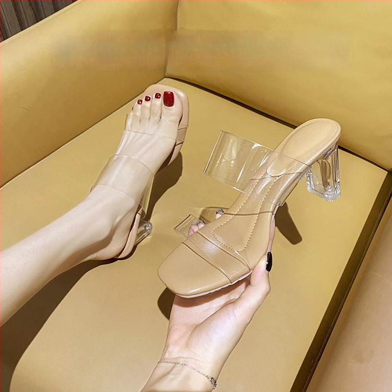 Vienos juostos sandalai, PVC viršus, kvadratinė nosis, guma padas, storas kulnas 3–6 cm