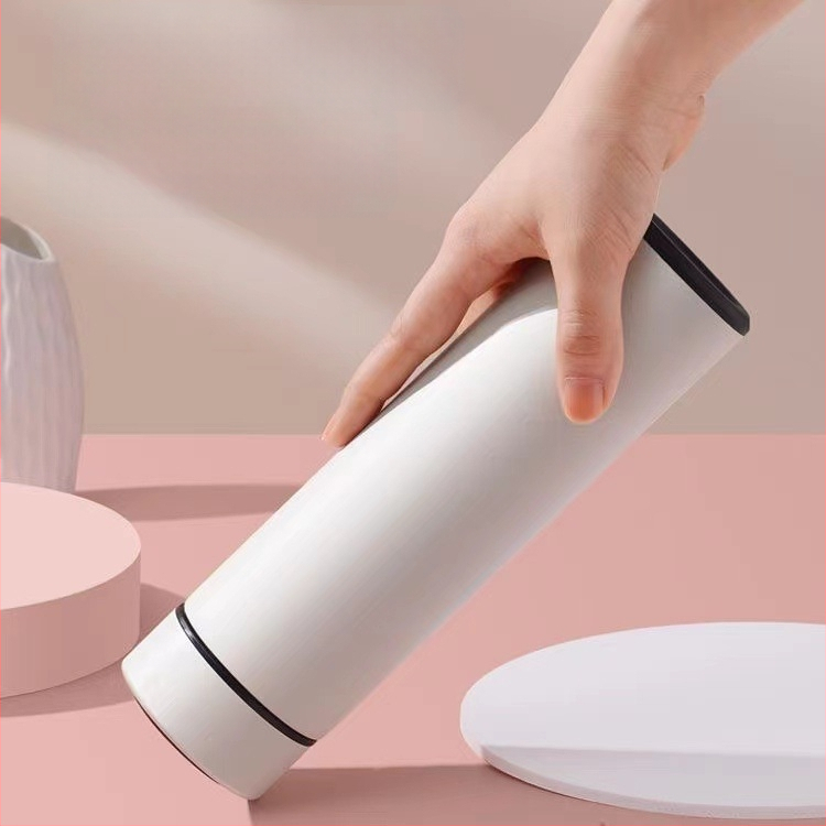 Termos pohár 304 rozsdamentes acél belső tartállyal, külső 201 rozsdamentes acél, szigetelés 6–12 óra, teavíz elválasztás, intelligens vezérlés hőmérséklet-méréssel