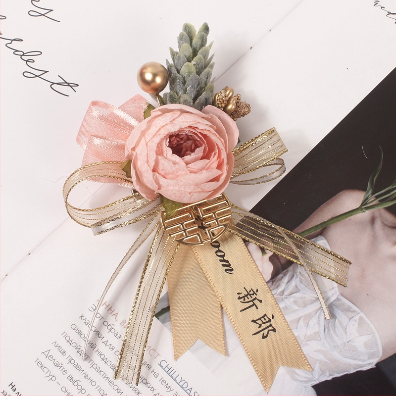 Vestuvių boutonniere nuotakai ir jaunikliui – Mori stilius, metalas ir šilkas gėlė, pritaikoma su logotipo spauda, lipni nugaros plokštelė